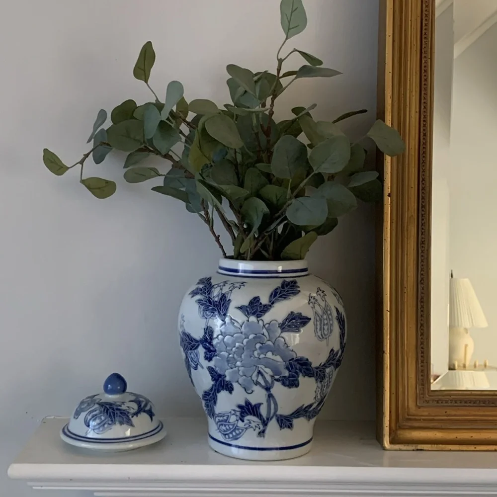 Chinoiserie blue white ginger jar vase with lid New tradition ceramic home decor